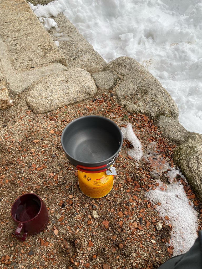 バーナーで湯沸かしするところ バーナーとマグカップ